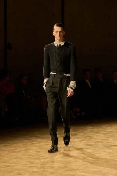 Look 15